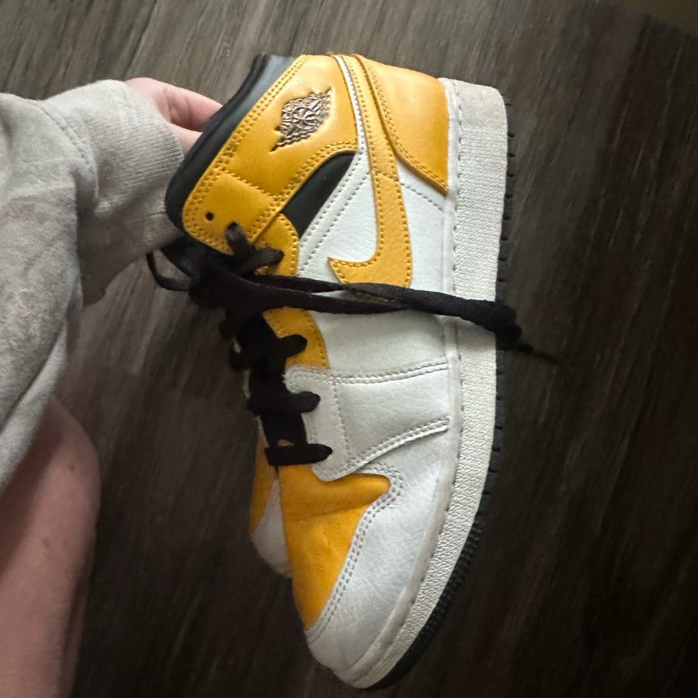 Jordan Yellow and White Mid Rise